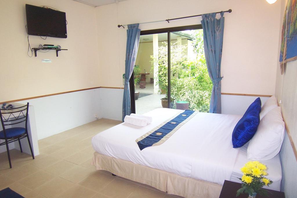 Phuket Airport Overnight Hotel Nai Yang-stranden Værelse billede