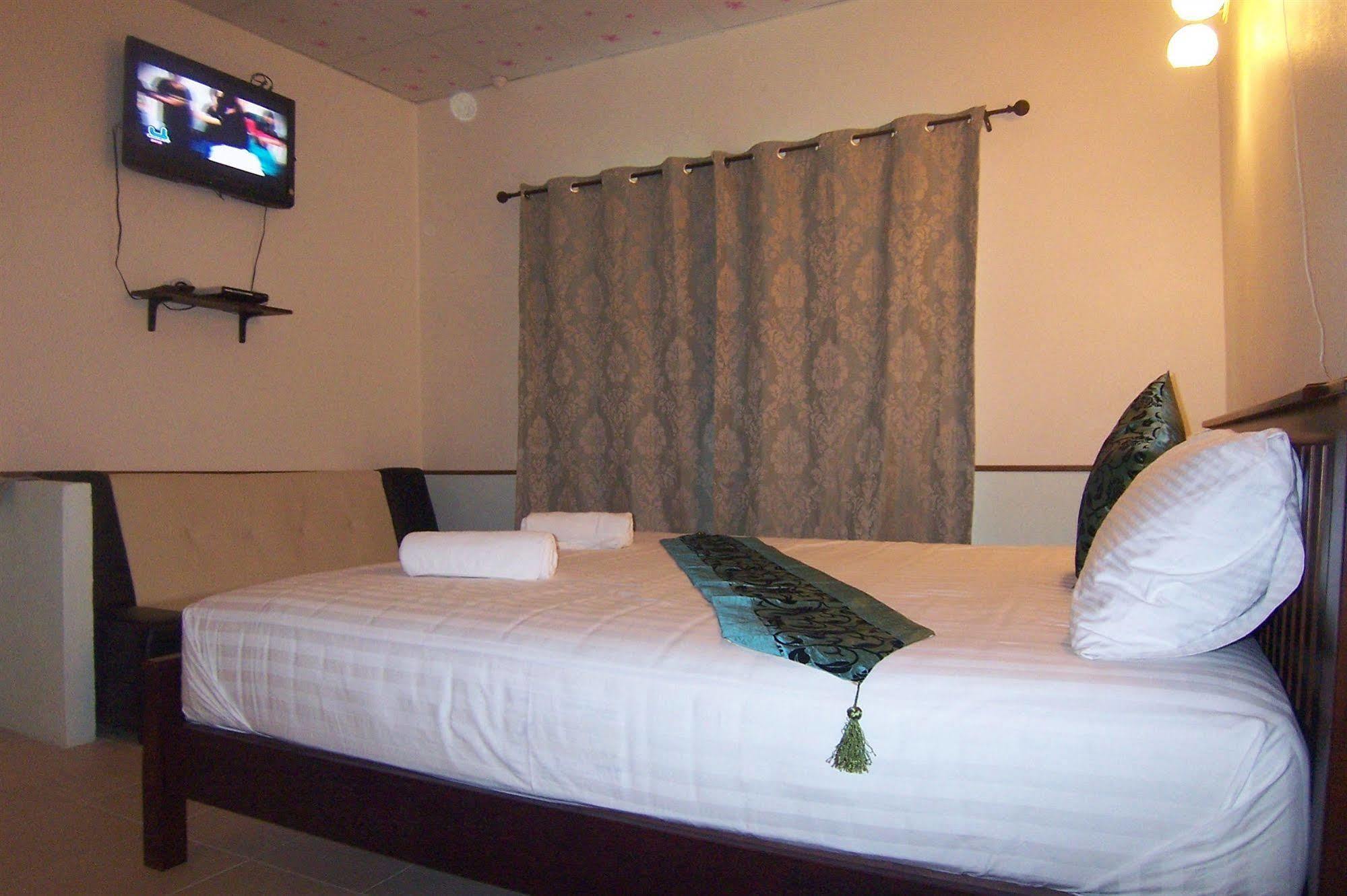Phuket Airport Overnight Hotel Nai Yang-stranden Eksteriør billede